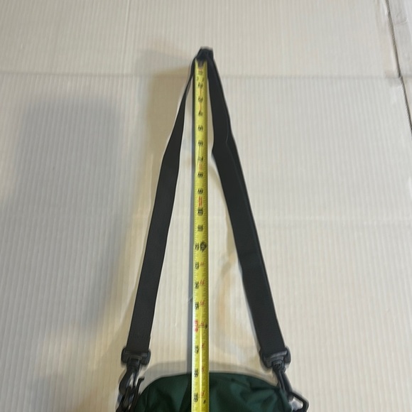 Columbia urban uplift side bag Green Black Adjustable Strap zipper inside pocket - Picture 4 of 10